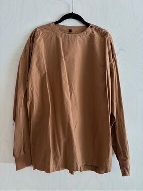Muji Unisex Popover Shirt in Sepia Cotton Poplin with Ribbed Cuffs